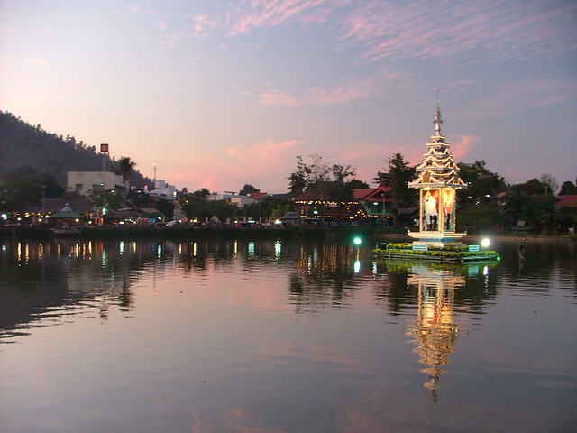 Mae Hong Son - twilight arrives - Jan 2007